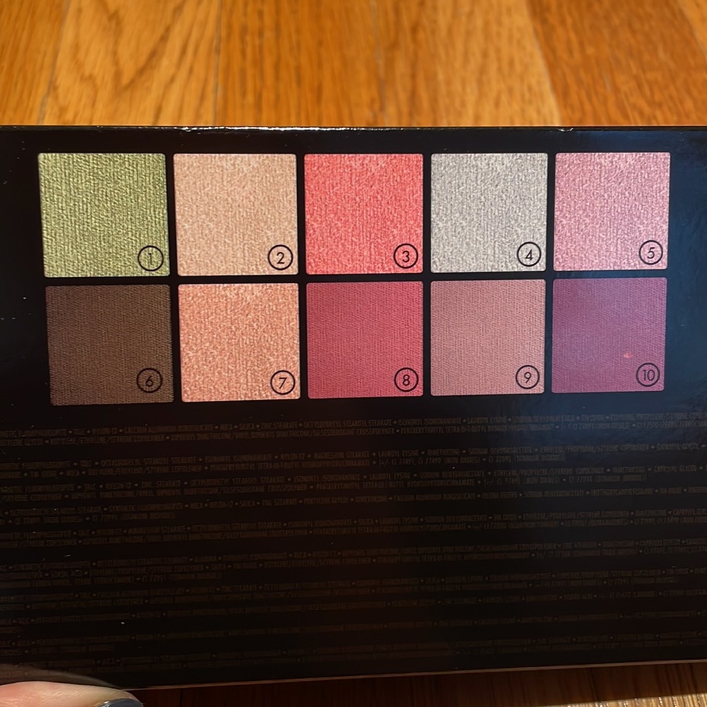 NWT Golden Bee Palette Of 10 Mat And Satin Eyeshadows